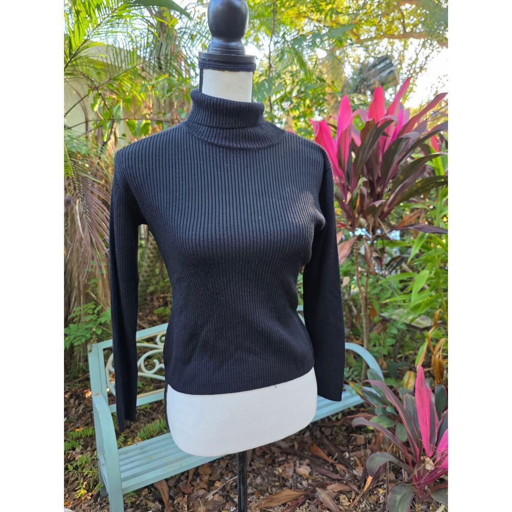 Authentic Fendi Black Ribbed Turtleneck Sweater Size 42 Italy 8 USA - Picture 2 of 7